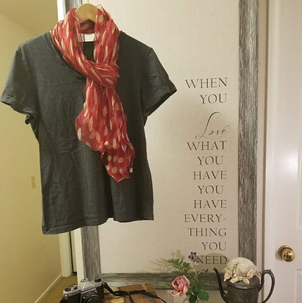 🍄 Red and Tan Frilly Scarf